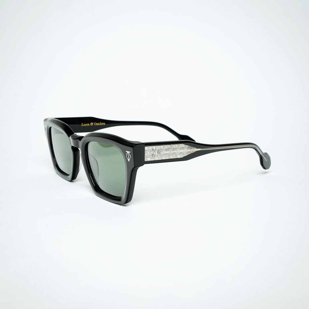 FERRO LUCENTE (NOIR SOLID)