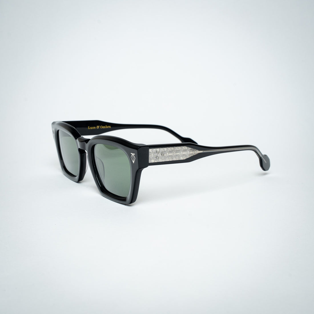 FERRO LUCENTE (NOIR SOLID)